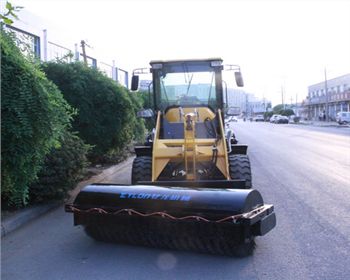 無塵清掃機廠家：億龍教你選購好的掃路車！